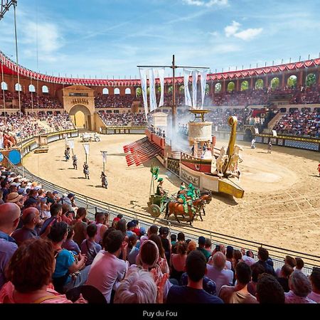 Gite De La Fecleval 6 Personnes Proche Du Puy Dufou Saint-Mesmin  외부 사진